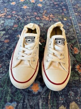 Converse Low Top Sneakers in white and red Trim size 9